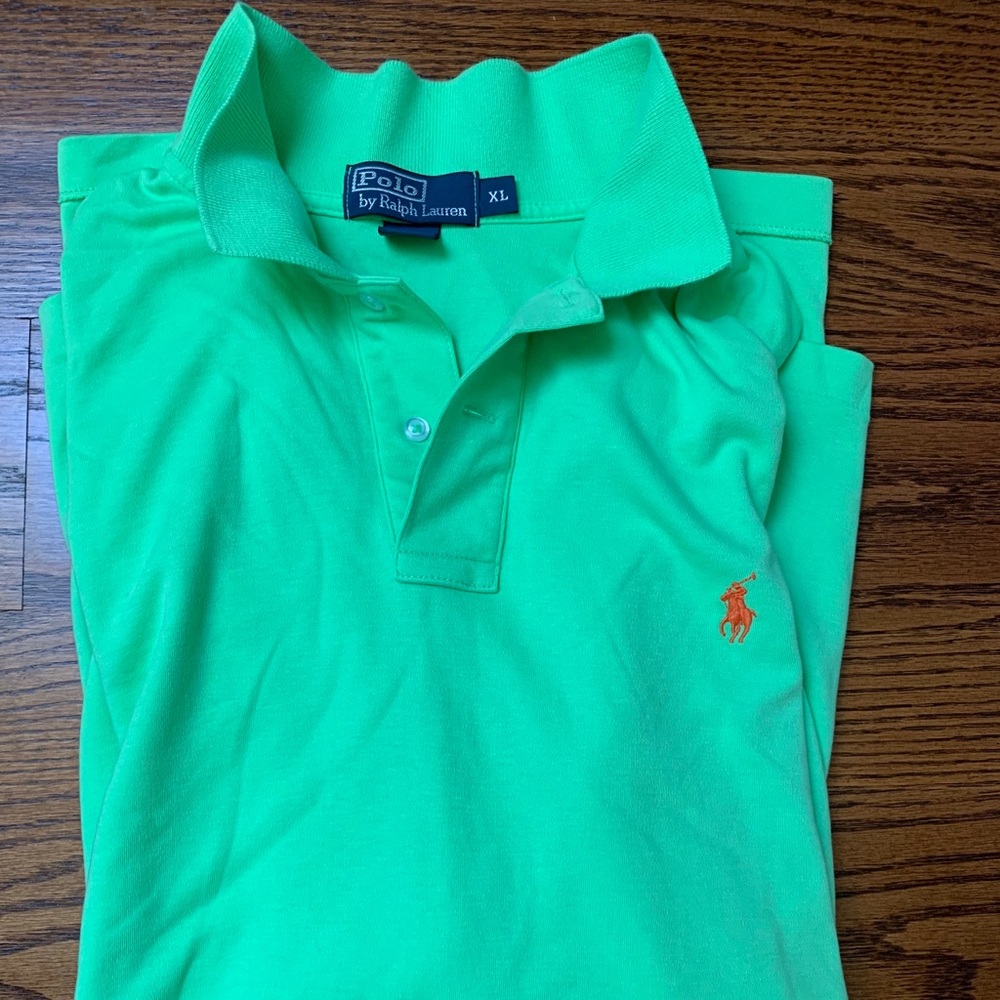 Men’s Polo 2 button NWOT